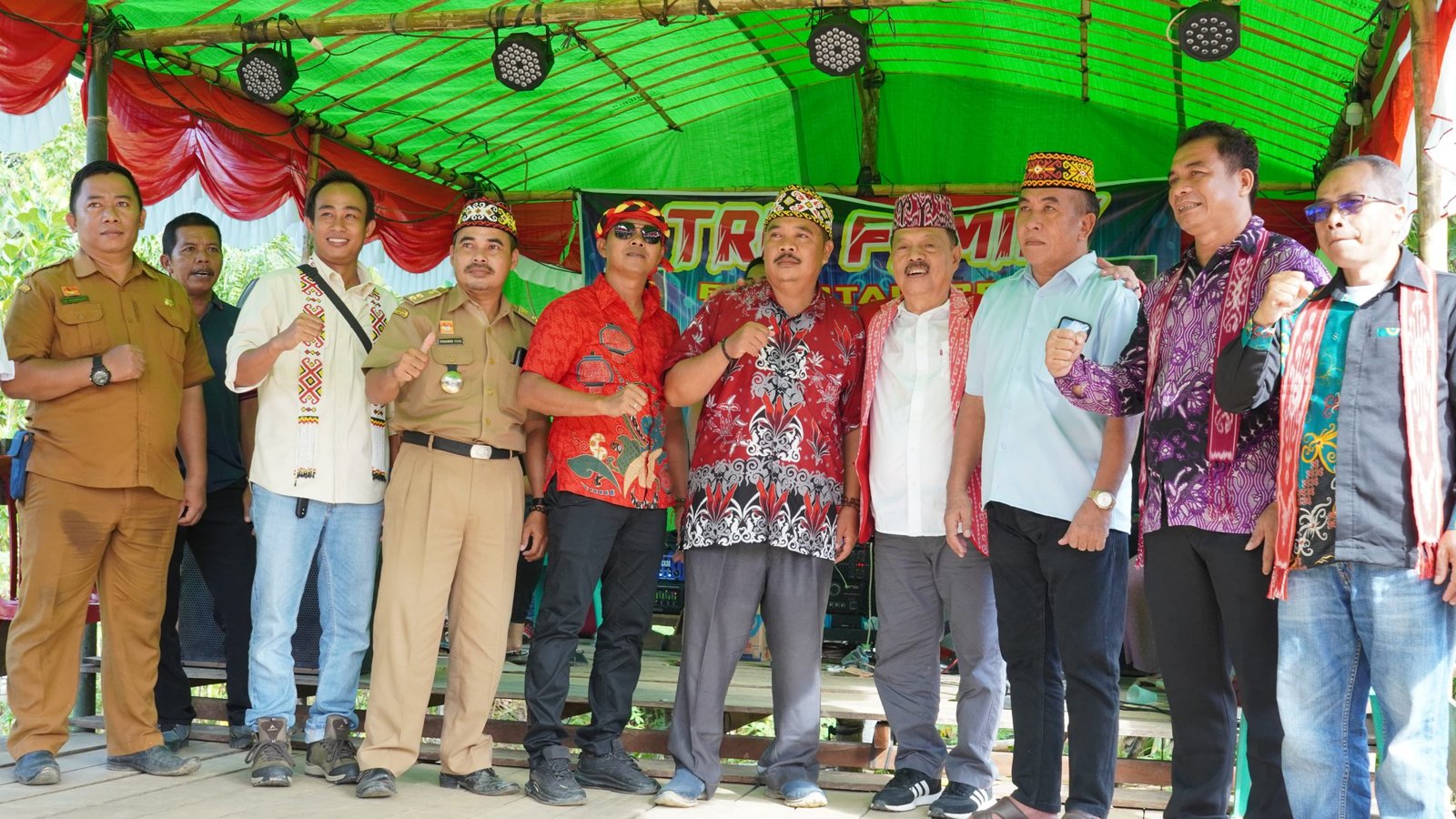 Empara Dio: Kegiatan Adat Dayak Taba yang Meriah di Desa Sungai Jaman