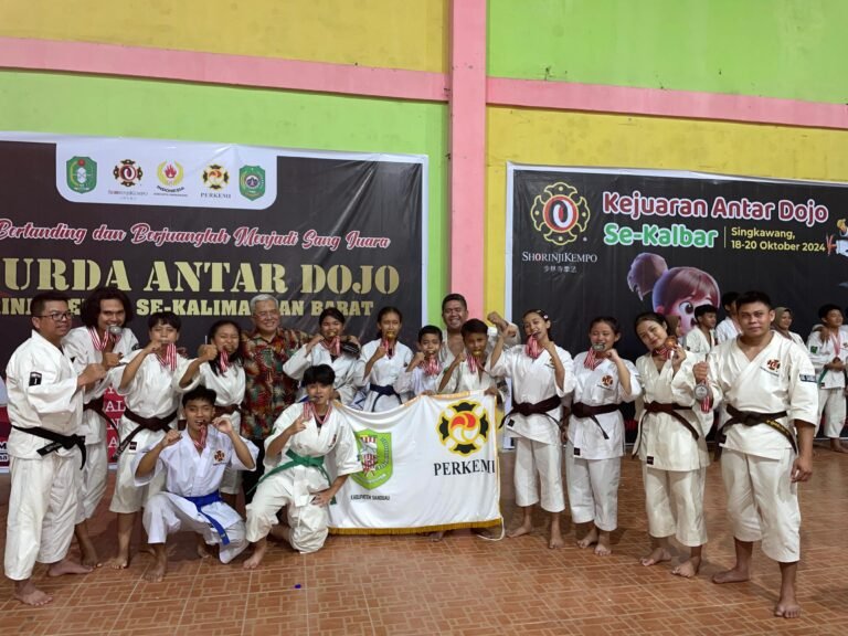 Tim Embu Beregu Yunior Shorinji Kempo Dojo Parindu Sukses Raih Medali Emas di Kejurda Antar Dojo Se-Kalbar di Singkawang