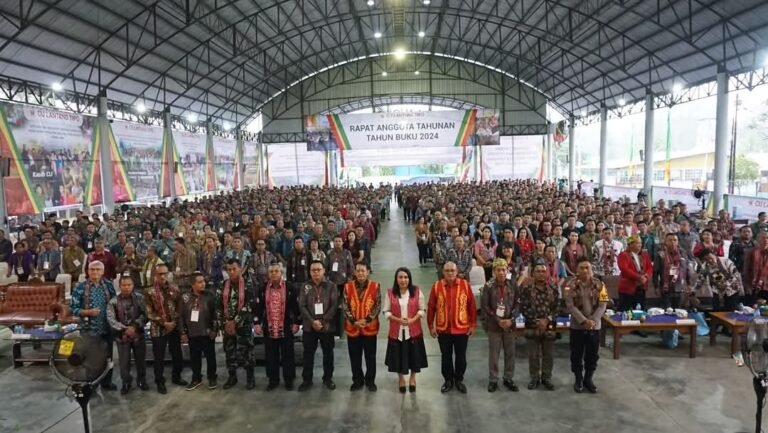 Wakil bupati Susana Herpena, S.Sos., M.H. bersama Setda Kab. Sanggat hadiri RAT CULT