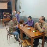 Ketua Yayasan Warisan Perjuangan Hidup (WPH), Bapak Jumadi, S.Sos., M.Pd., meluangkan waktu untuk ngopi dan sharing bersama para dosen Sekolah Tinggi Teologi Grace International (STT-GI)