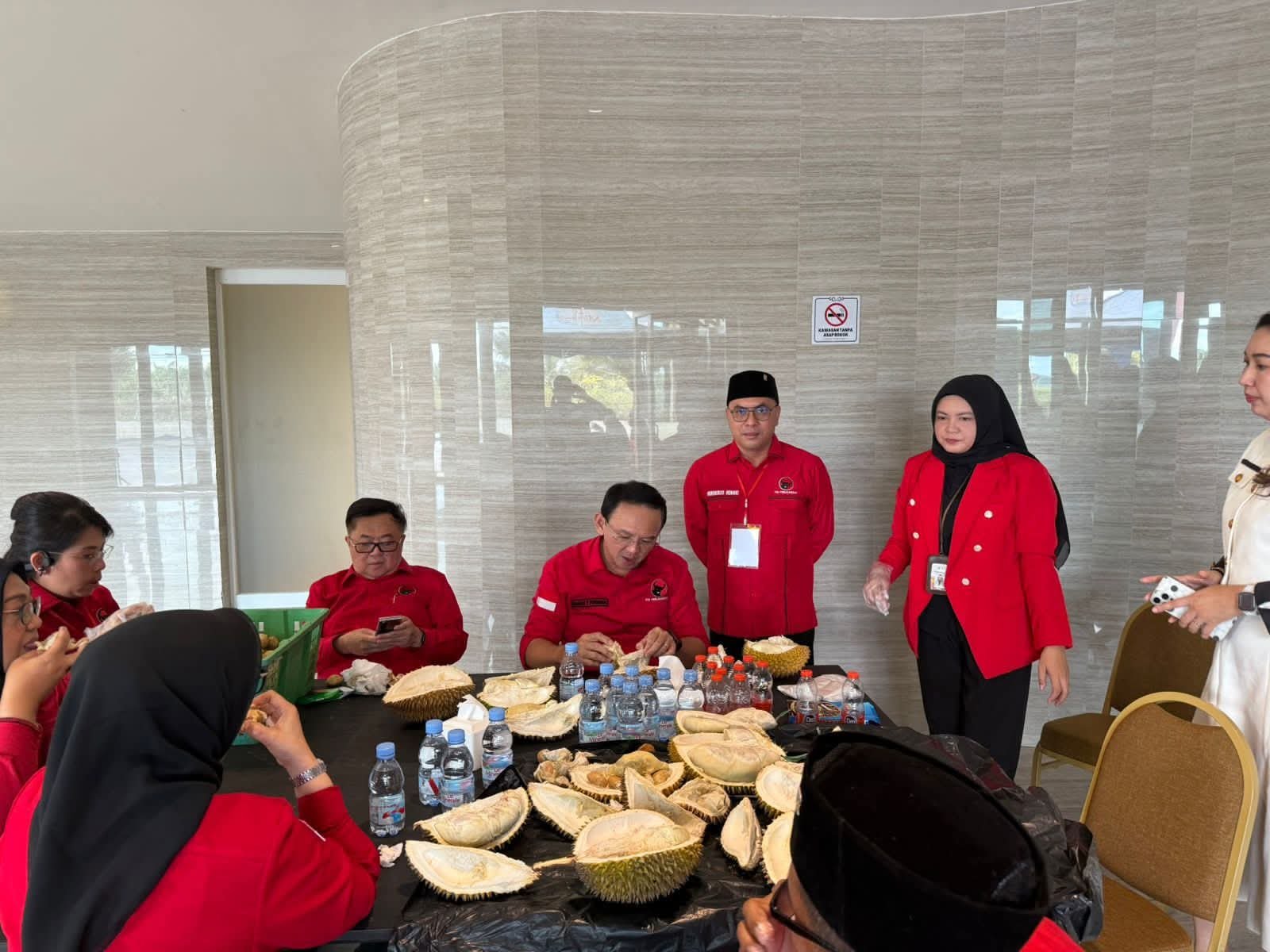 Ternyata Ini Alasan Ketua DPRD Sanggau Terjun ke Dunia Politik, Unggahannya di Facebook Bikin Warganet Tersentuh