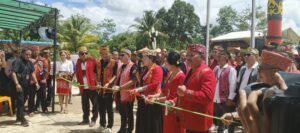 Peresmian Rumah Betang “Roming Pangokng Macan Minae” Semarakkan Bogawae Adat Norek Inek Mino Podi Ke-1 di Kecamatan Mukok