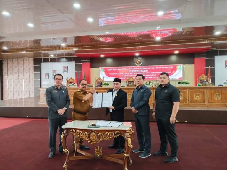 Rapat Paripurna DPRD Sanggau: Pengambilan Keputusan dan Penandatanganan Kesepakatan KUA-PPAS TA 2027